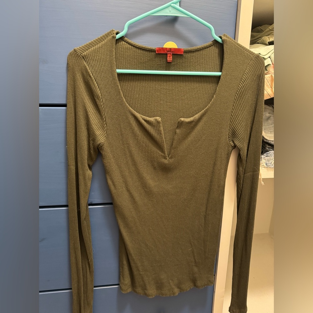Buckle Top
